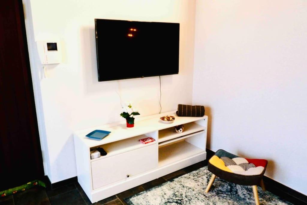 Attico Nel Cuore Delle Langhe - Free Parking Wi-Fi E Ac アルバ エクステリア 写真