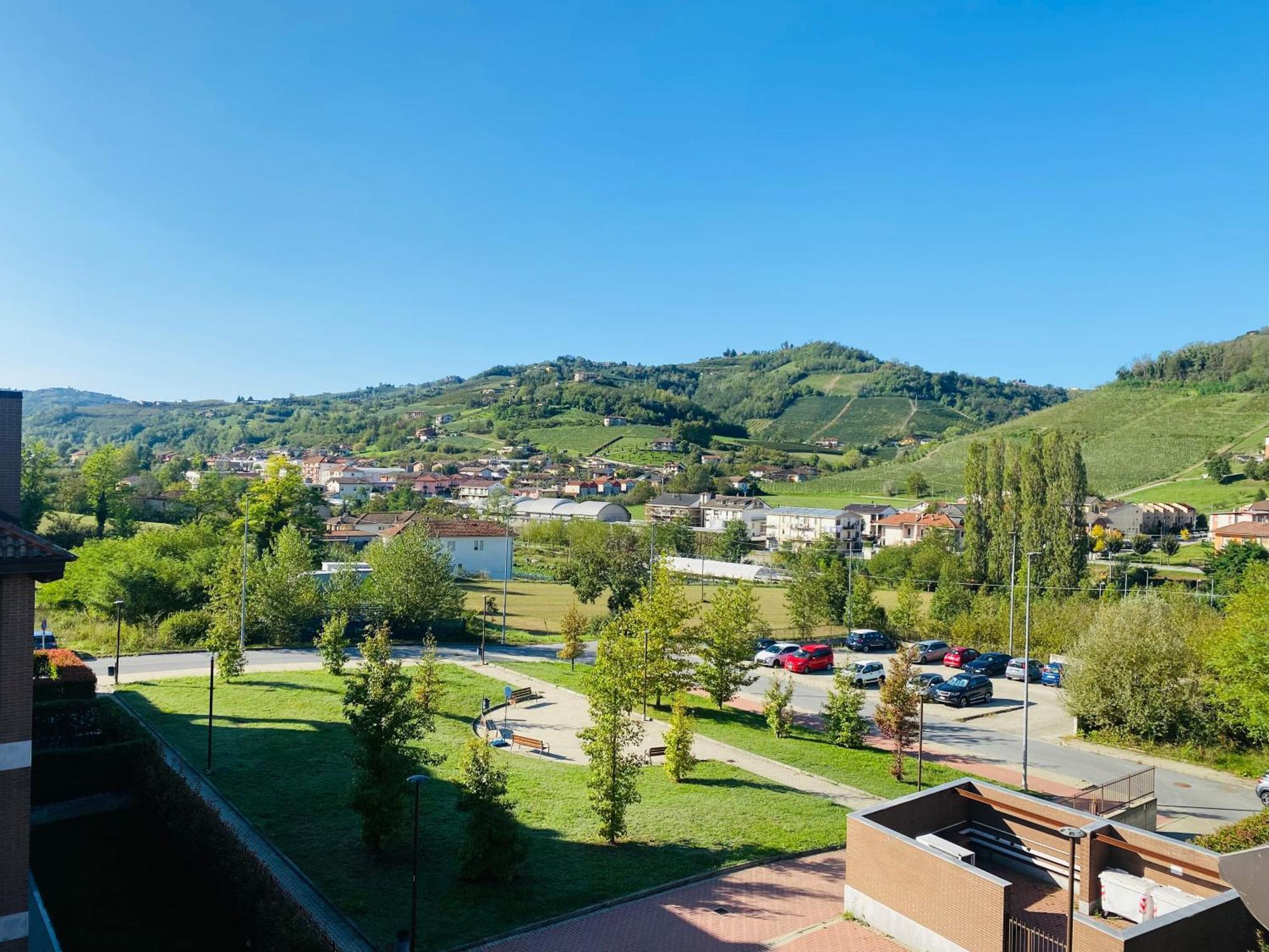Attico Nel Cuore Delle Langhe - Free Parking Wi-Fi E Ac アルバ エクステリア 写真